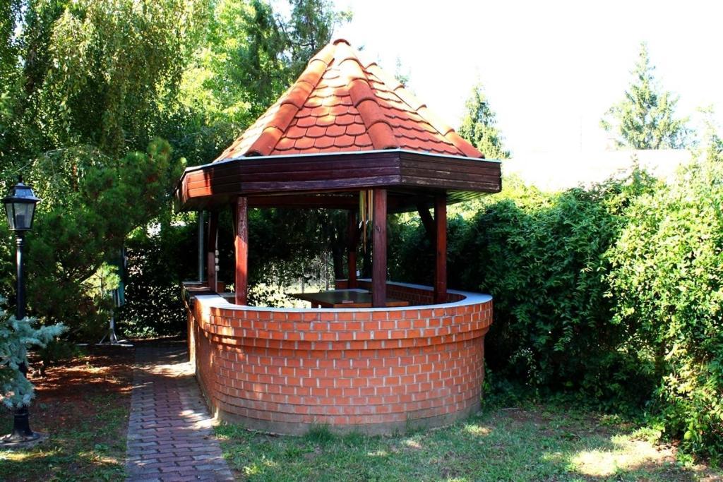 Hotel Járja Panzió Hajdúszoboszló Esterno foto